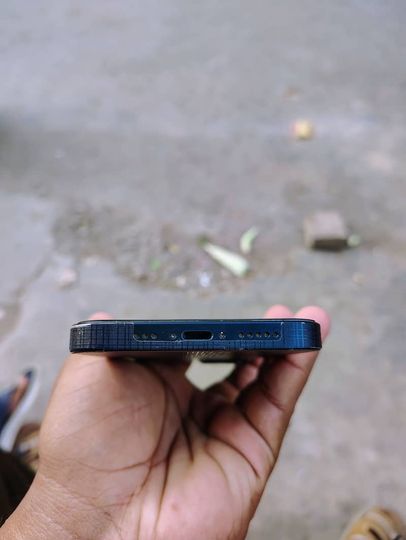 Apple iPhone 13 2