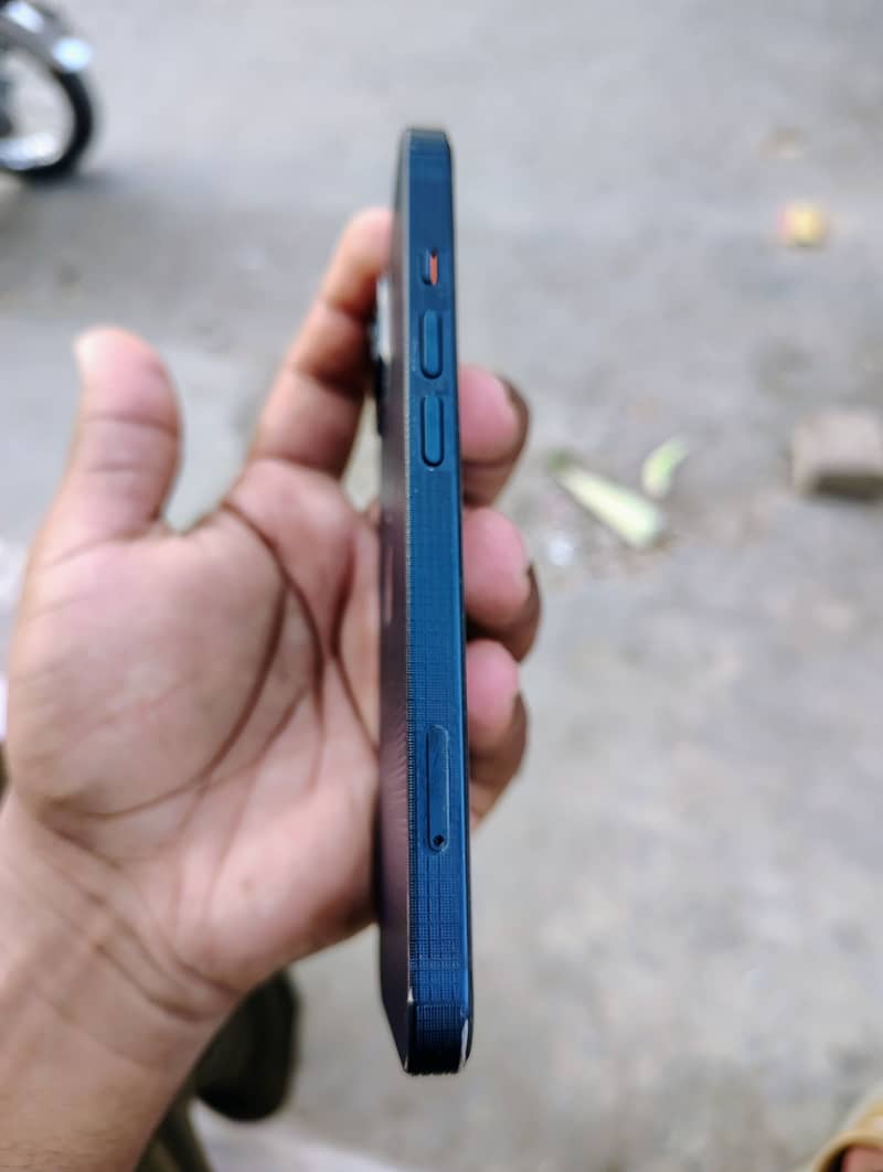 Apple iPhone 13 3