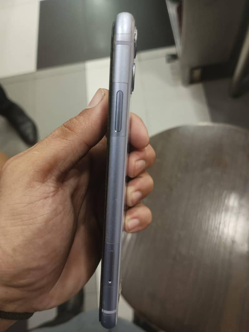 Apple iPhone 11 3