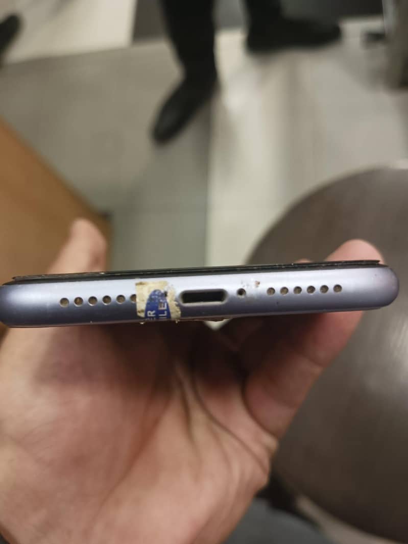 Apple iPhone 11 4