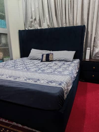 King size bed with 2 side tables