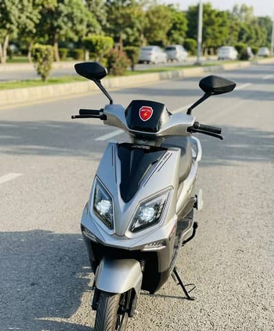 Matro thri electric scooter brand new condition, 123 kilometers