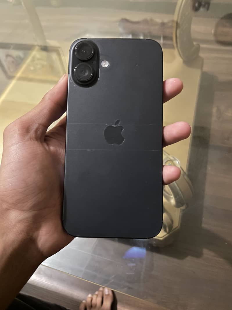 Apple iPhone 16 Plus 0