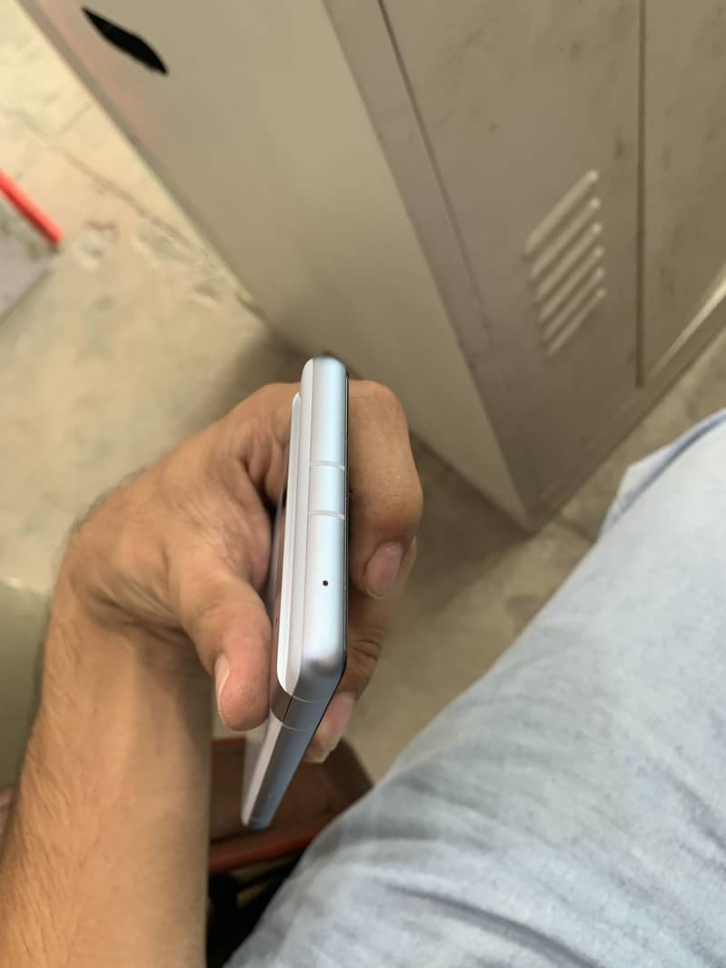 Google Pixel 7a 3