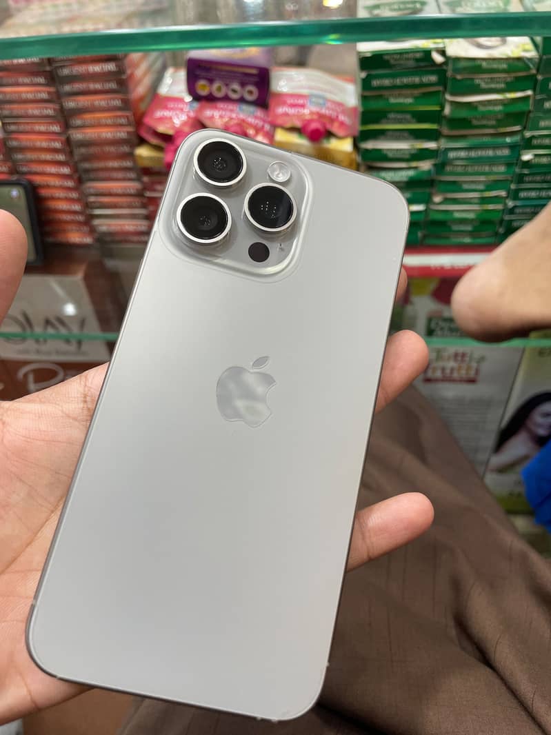 Apple iPhone 15 Pro Max 1