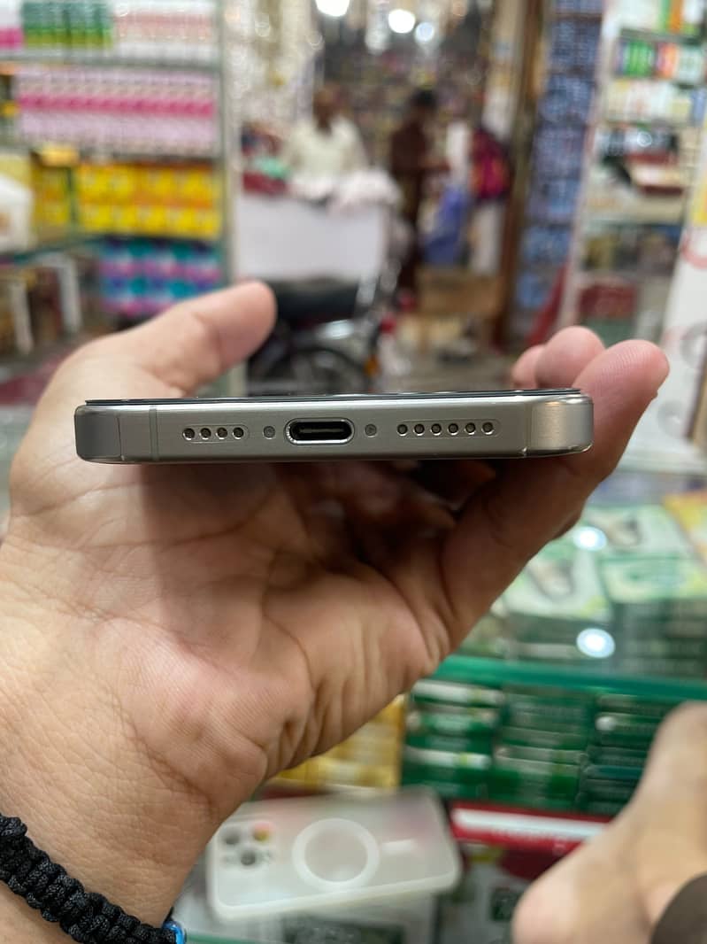 Apple iPhone 15 Pro Max 2