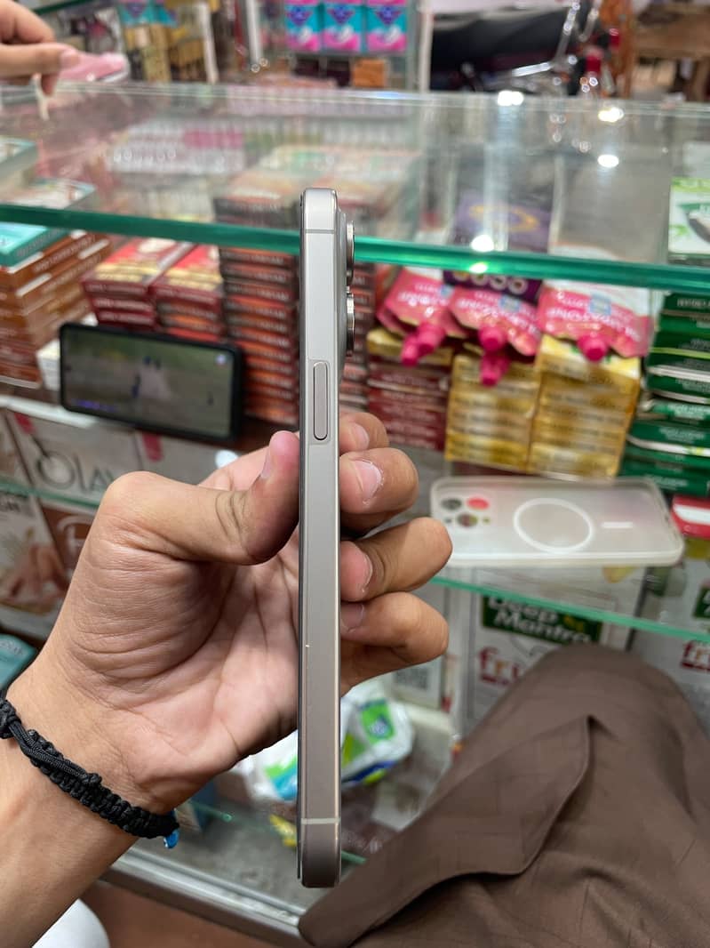 Apple iPhone 15 Pro Max 3