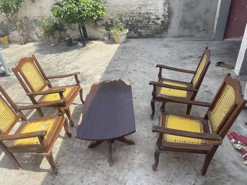 4 chairs with table 0