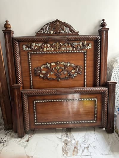 Beautiful Hand-Carved Wooden Single Bed | Taali ki lakri
