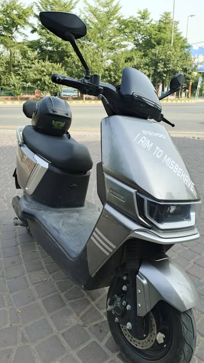Revoo A12 electric Scooty for sale urgent