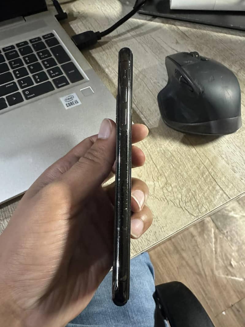 Apple iPhone XS 3