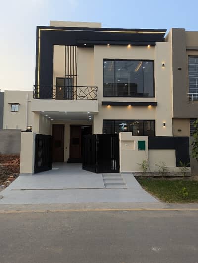 5 Marla Modern House For Sale Bahria Nasheman, Lahore