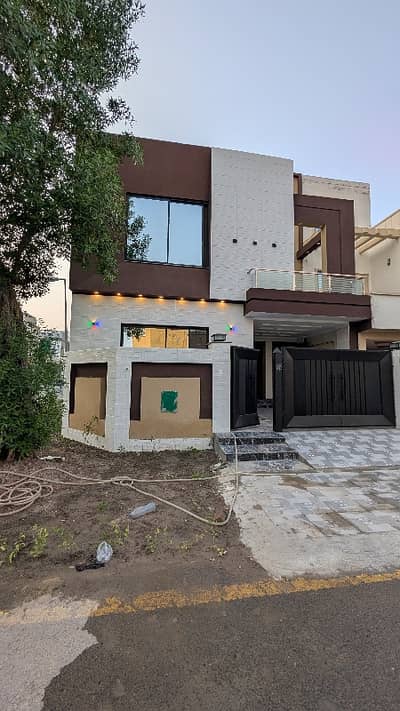 5.5 Corner House For Sale Bahria Nasheman Lahore