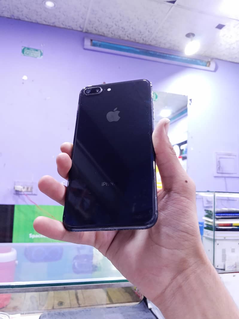 Apple iPhone 8 Plus 0