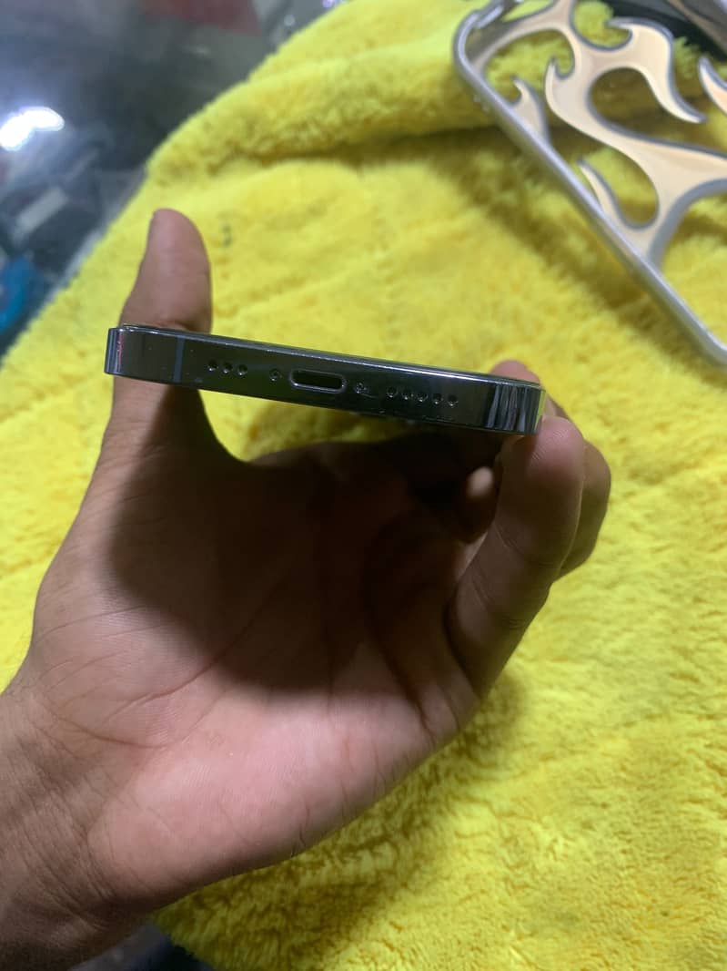 Apple iPhone 13 Pro 1