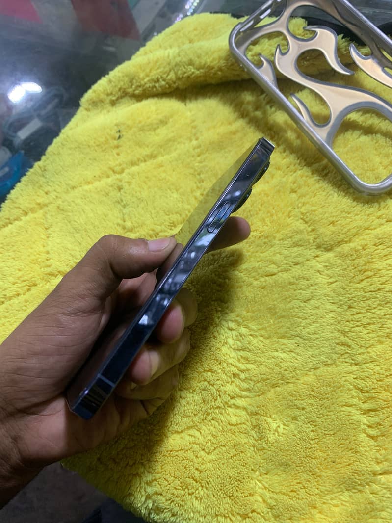 Apple iPhone 13 Pro 2