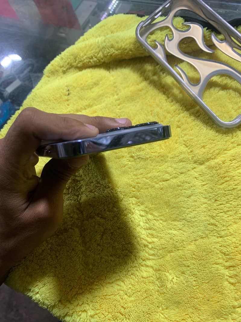 Apple iPhone 13 Pro 4