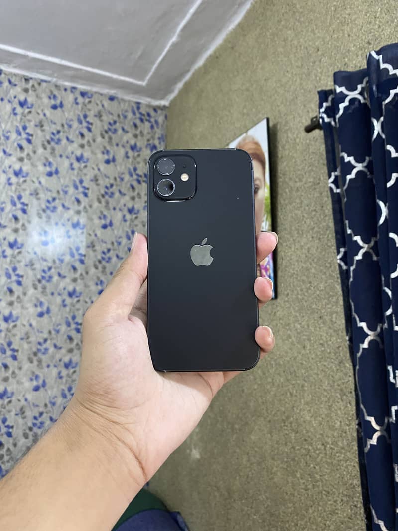 Apple iPhone 12 4