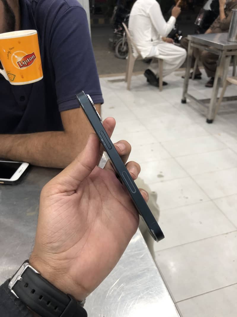Apple iPhone 13 3