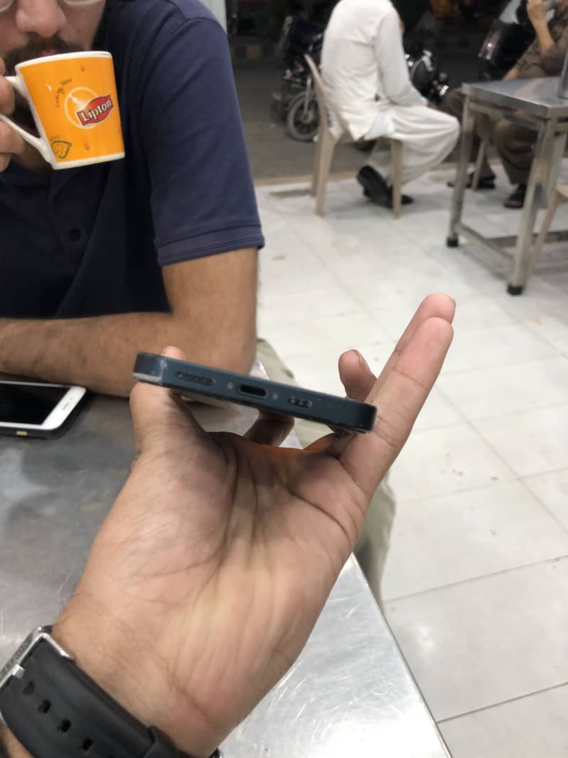 Apple iPhone 13 6