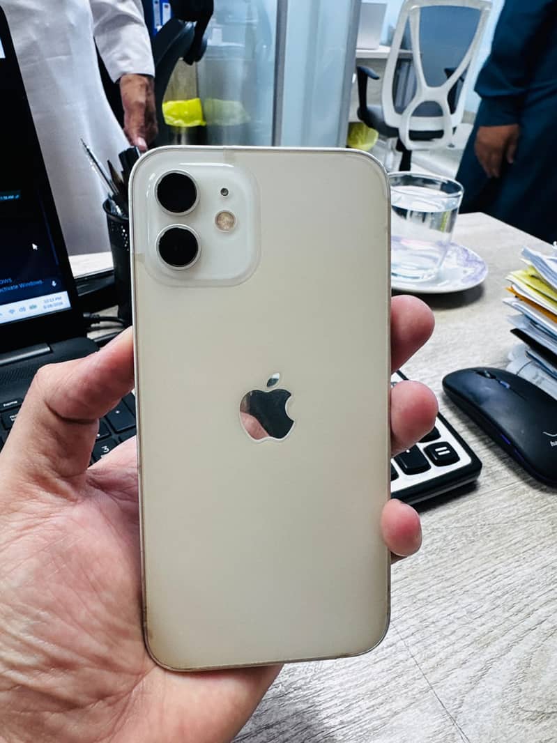 Apple iPhone 12 1