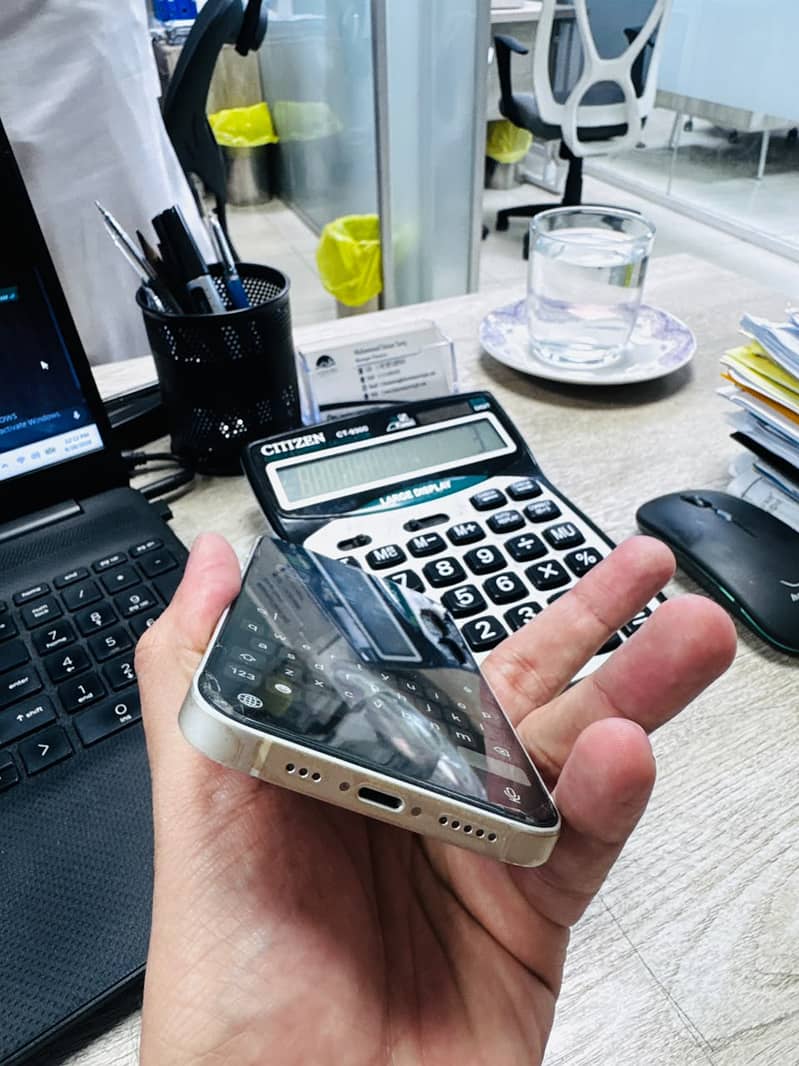 Apple iPhone 12 4