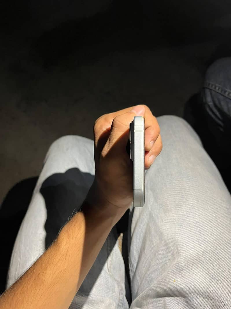 Apple iPhone 15 jv 5