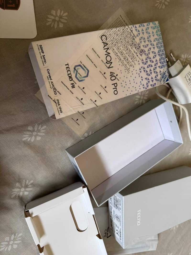 Tecno CAMON 40 Pro (sandy titanium) 1