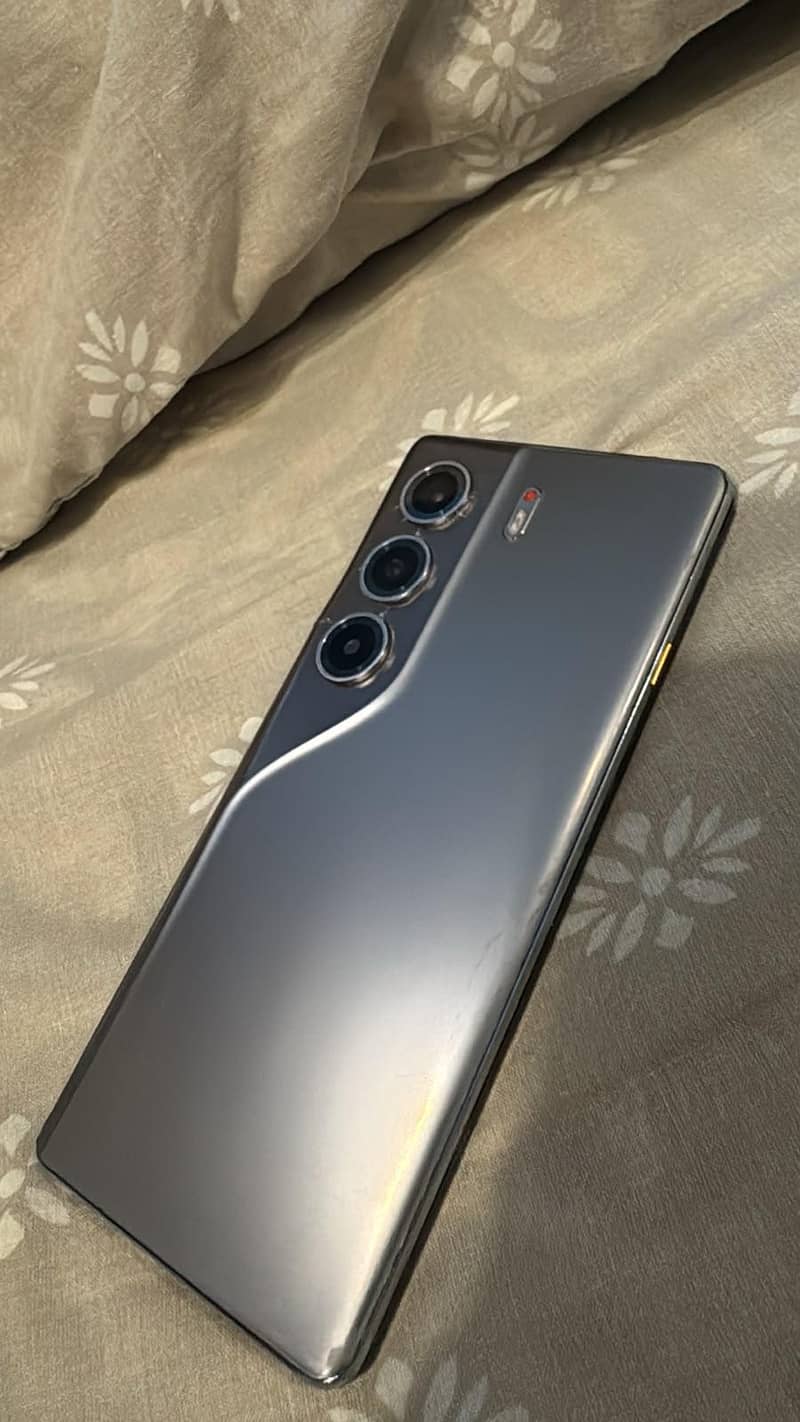Tecno CAMON 40 Pro (sandy titanium) 2