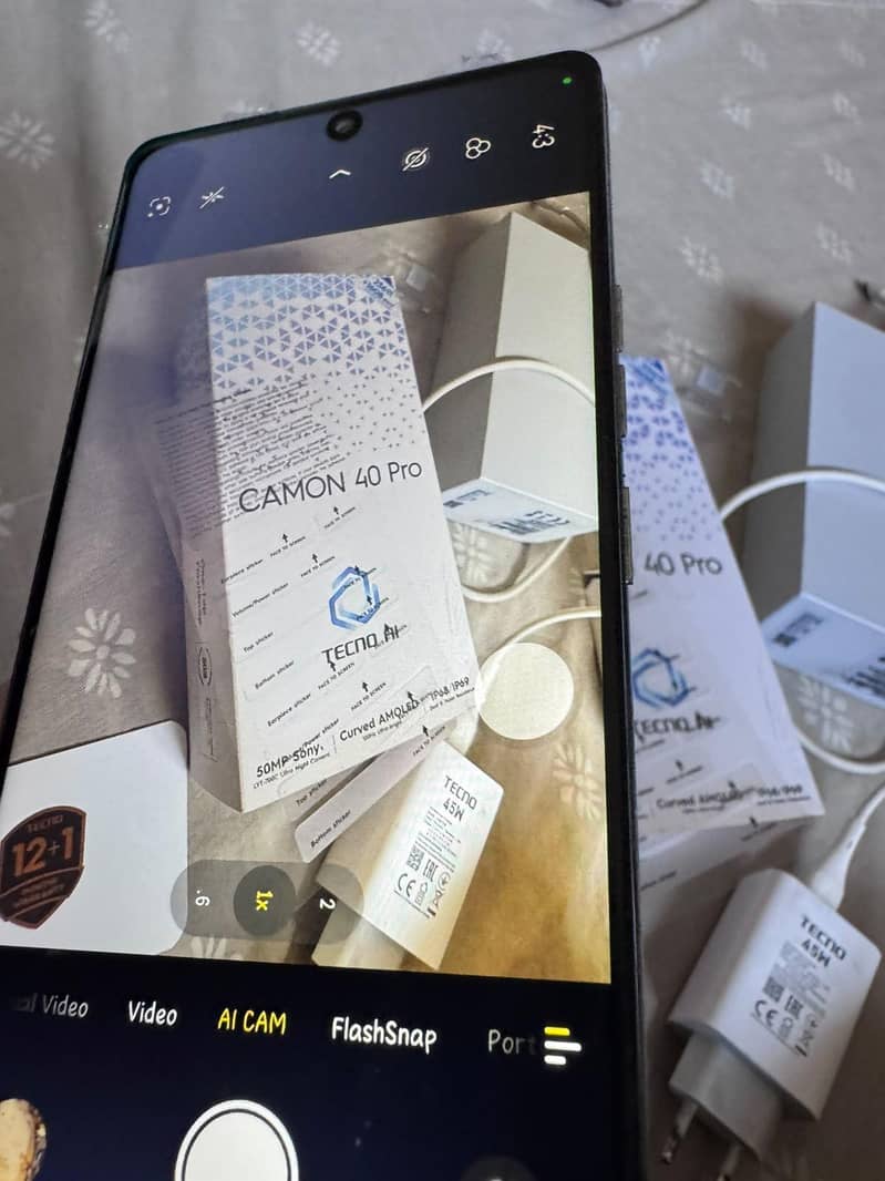 Tecno CAMON 40 Pro (sandy titanium) 10