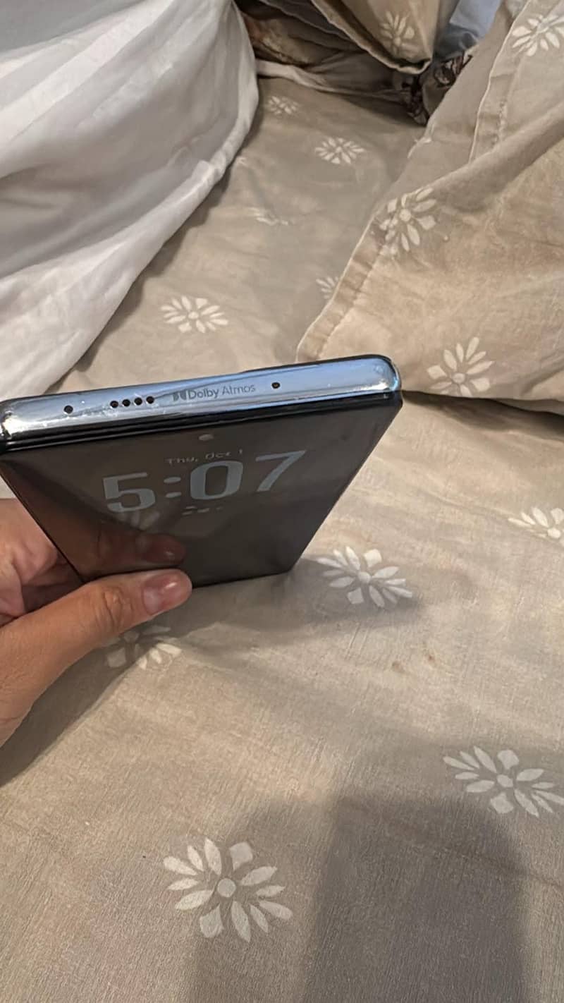 Tecno CAMON 40 Pro (sandy titanium) 12