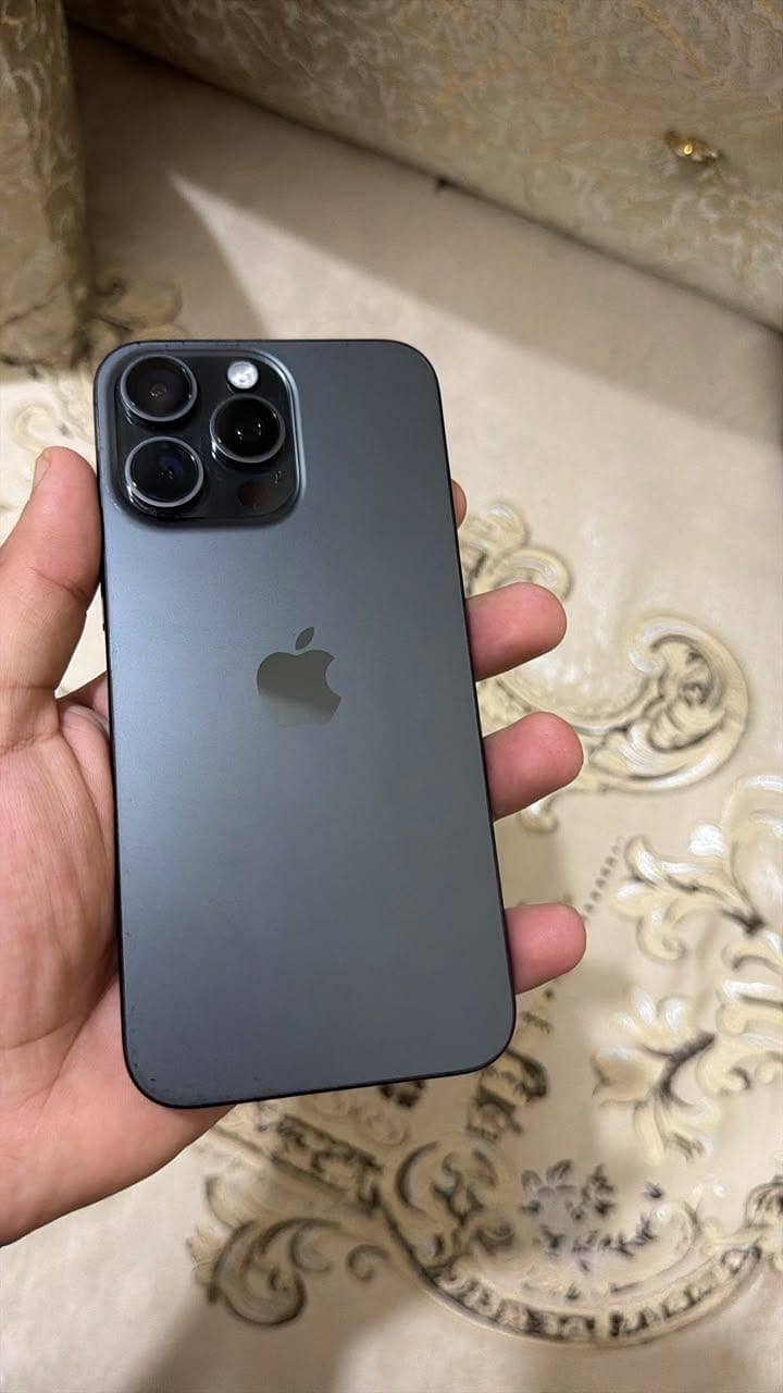 Apple iPhone 15 Pro Max 0