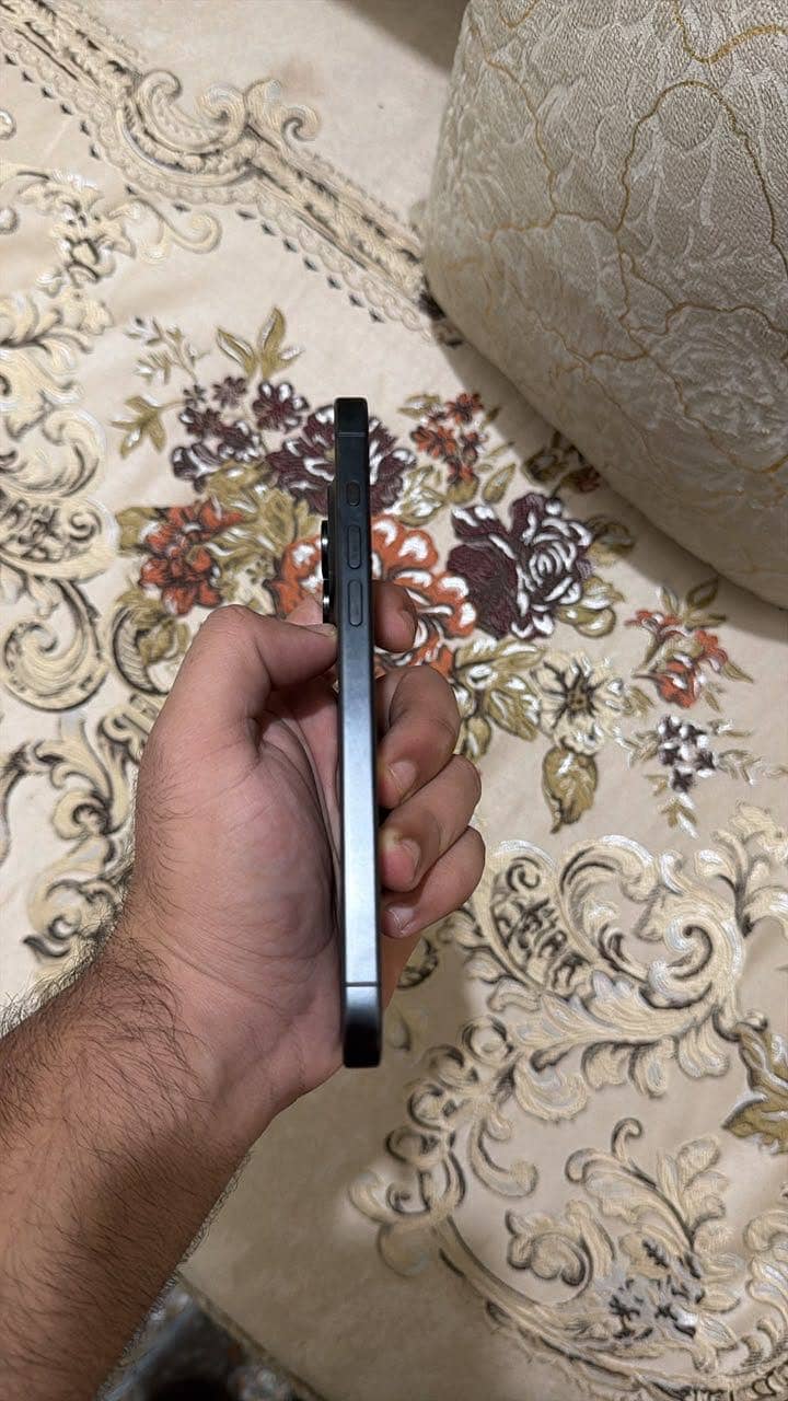 Apple iPhone 15 Pro Max 1