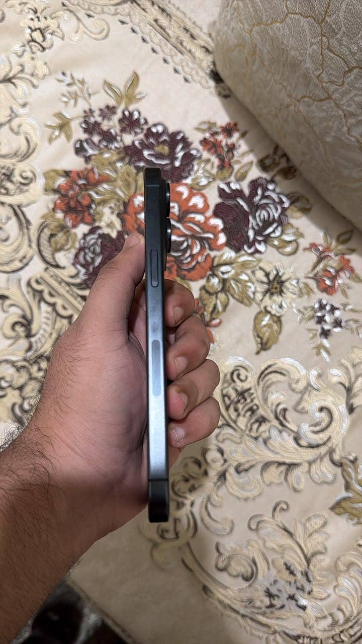 Apple iPhone 15 Pro Max 2