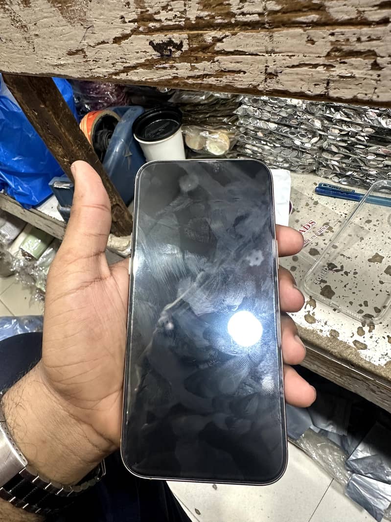 Apple iPhone 16 Pro Max 6