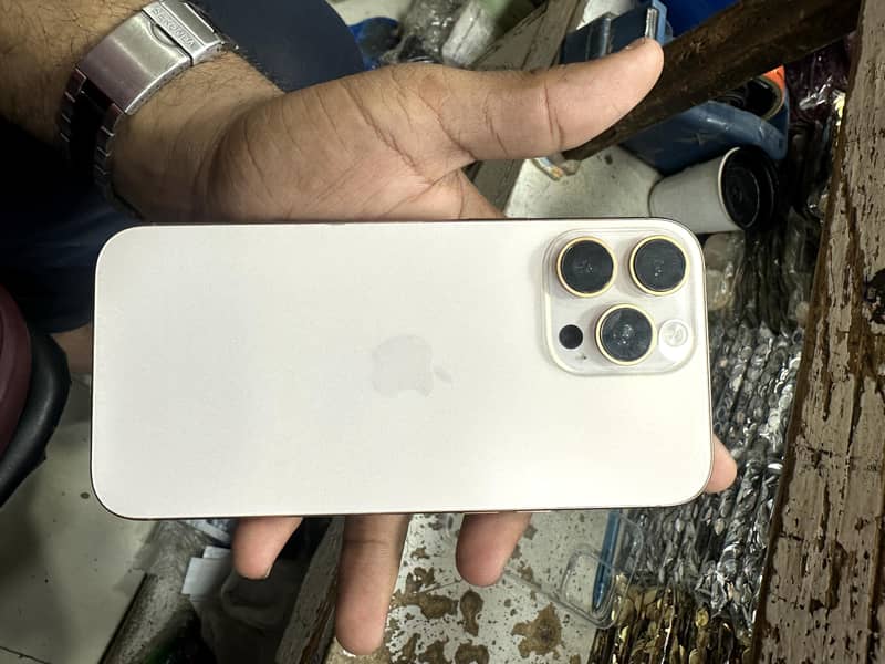 Apple iPhone 16 Pro Max 7