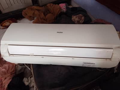 May new brand Ac 1 ton ka ha belkol ok 10 by 10 condition  ha  argent
