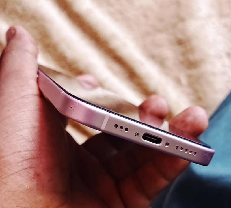 Apple iPhone 15 4