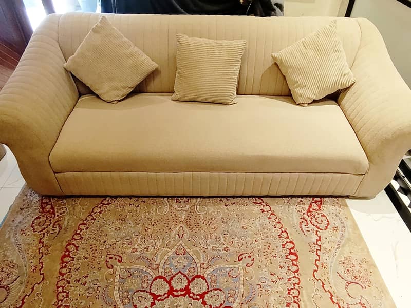 5 Seater extremely comfortable spring based boucle material 0
