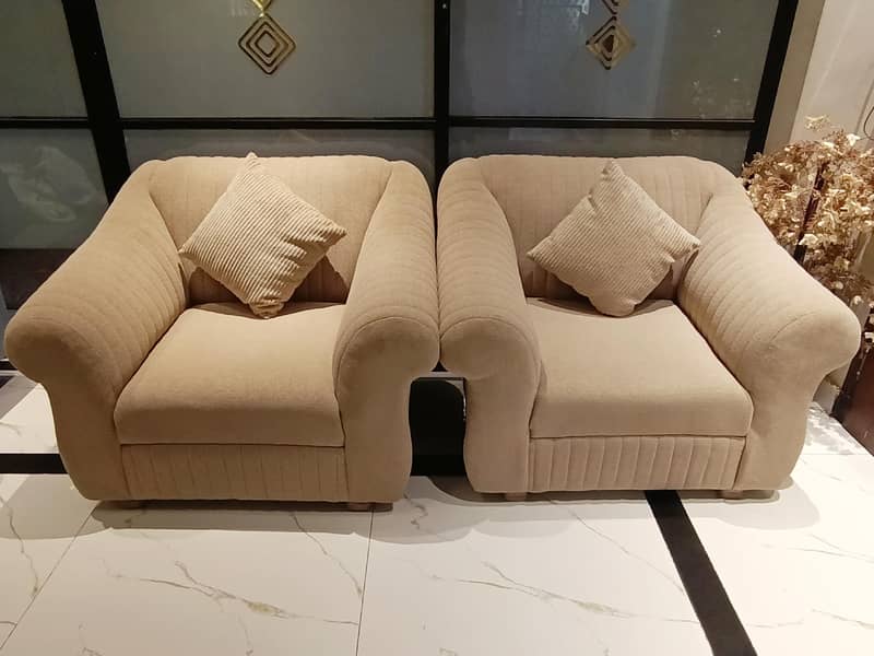 5 Seater extremely comfortable spring based boucle material 1