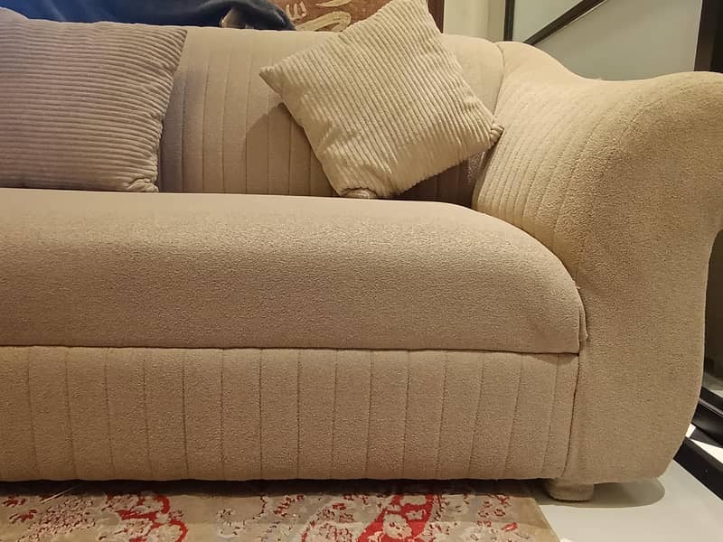 5 Seater extremely comfortable spring based boucle material 4