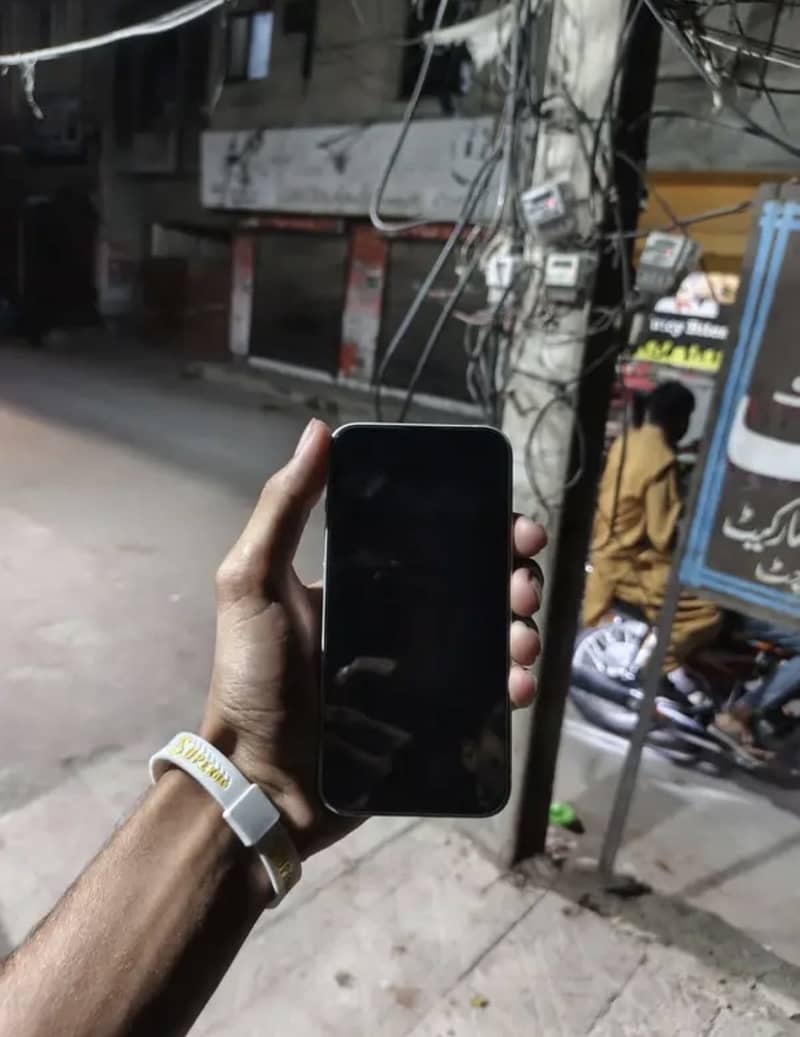 Apple iPhone 13 mdm 5