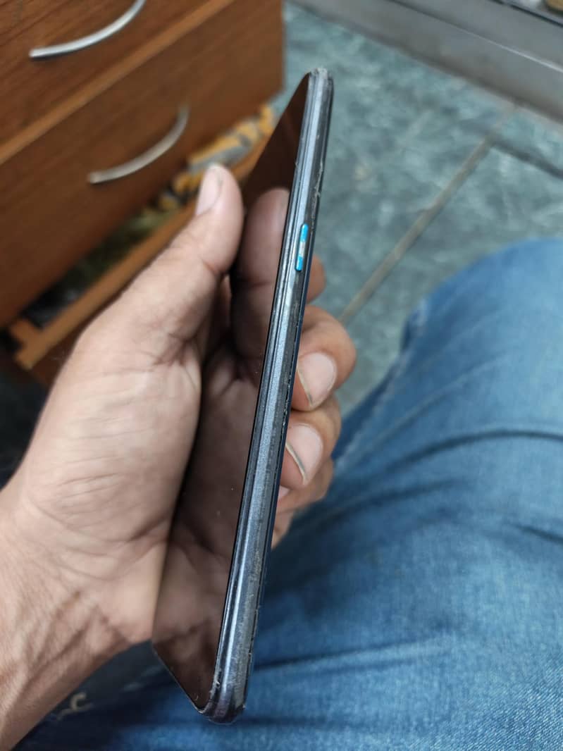 Realme 3 Pro 6
