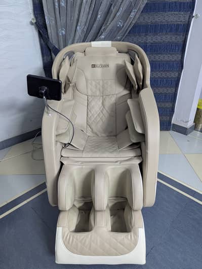 JC BUCKMAN, REFRESH US massage chair for sale !