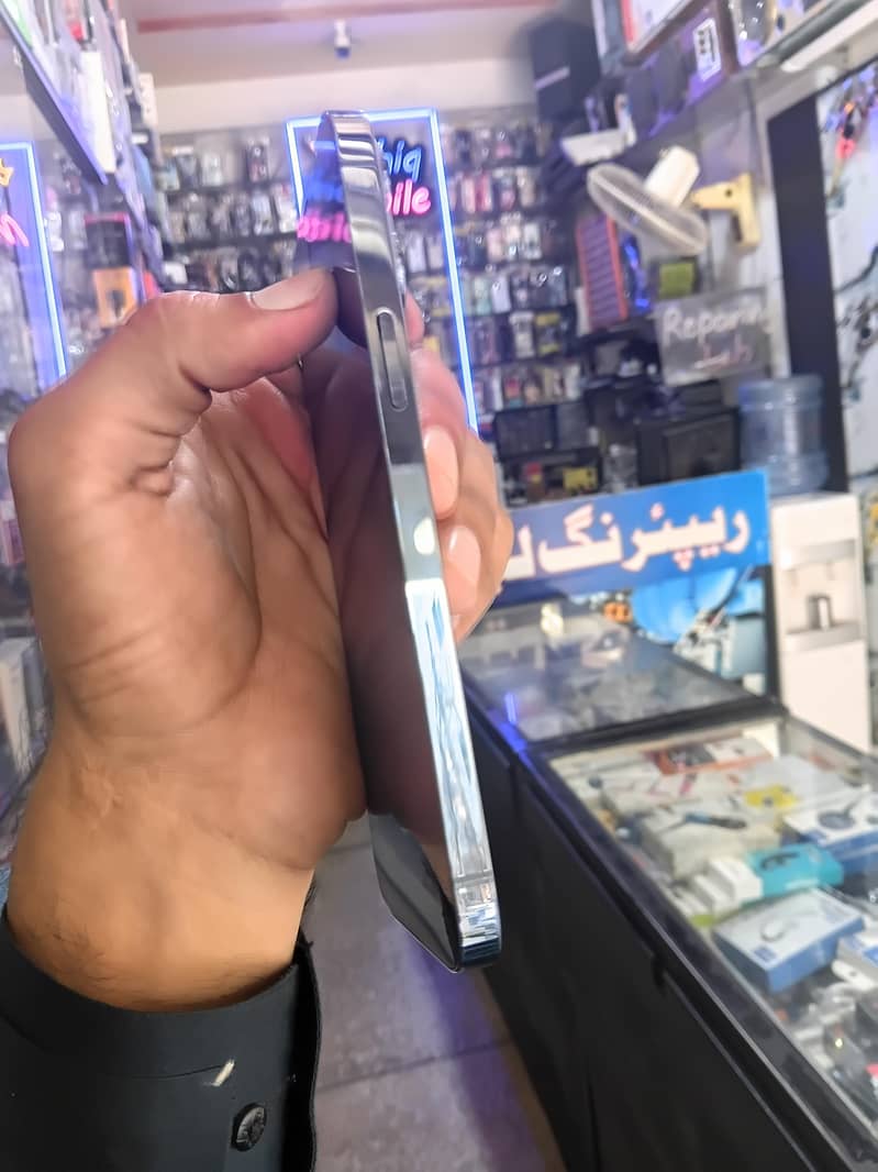 Apple iPhone 13 Pro Max 3
