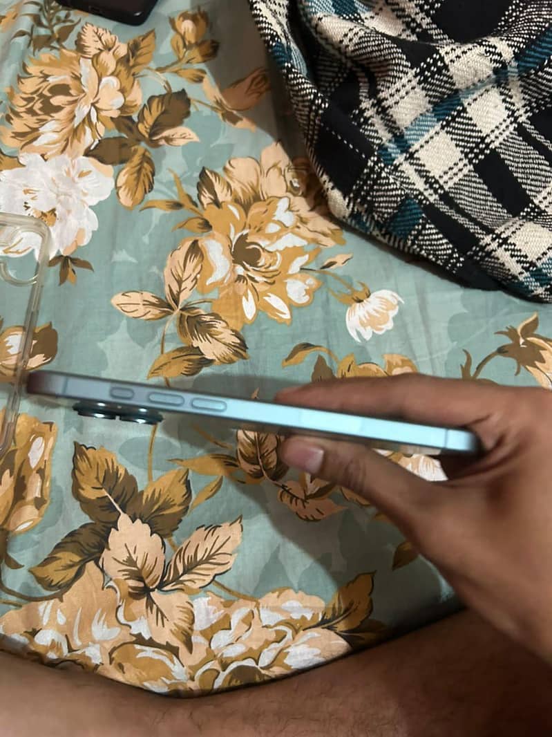 Apple iPhone 16 Plus 4