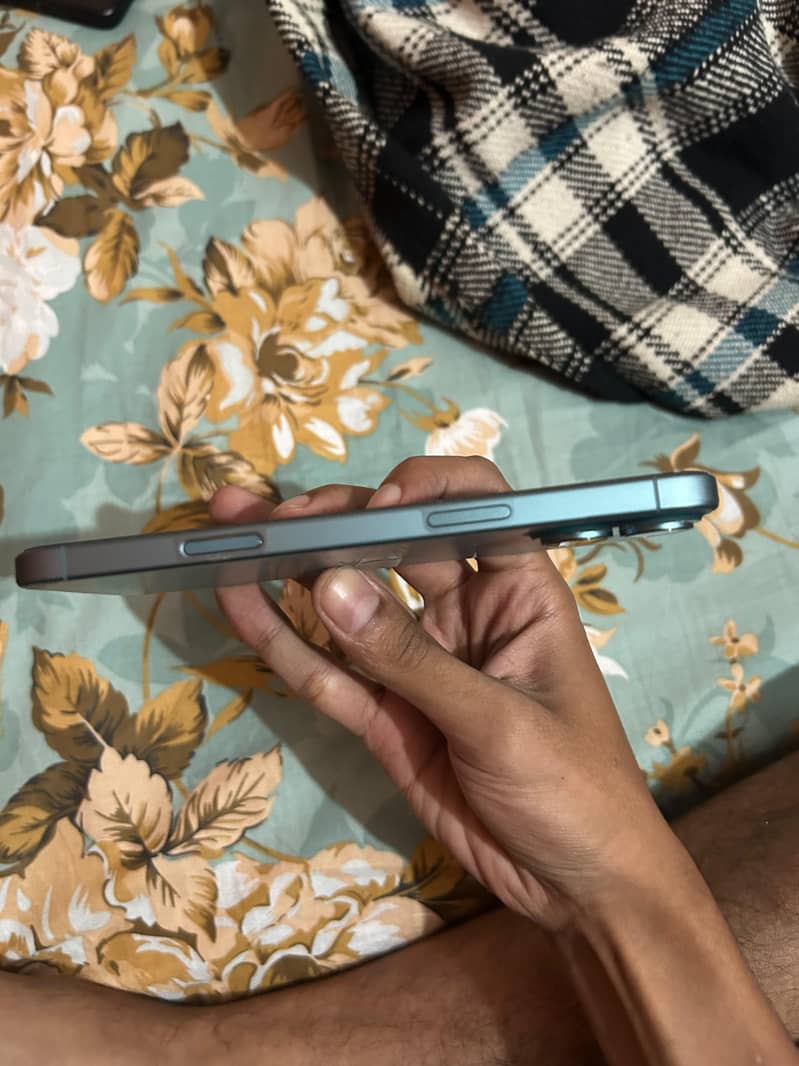 Apple iPhone 16 Plus 11