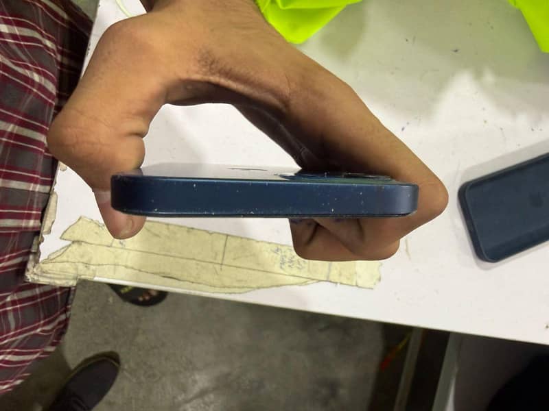 Apple iPhone 12 3