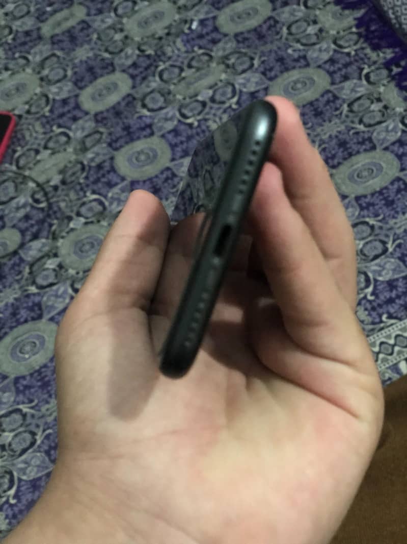 Apple iPhone 8 3