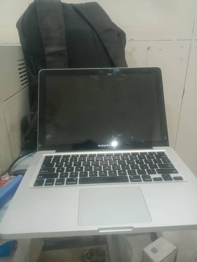 Apple Mac book pro 2010 Model